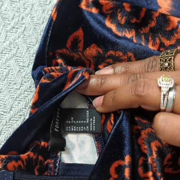 Forever 21 floral top - Picture 3 of 4